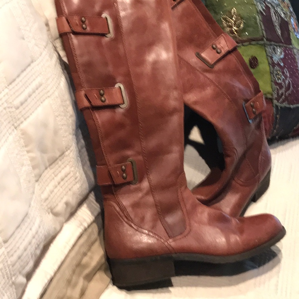 BCBG 3 bucked back leather knee boot